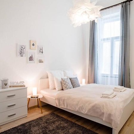 Comfy, Renewed 3 Bedroom Apt In Center Budapest Bagian luar foto