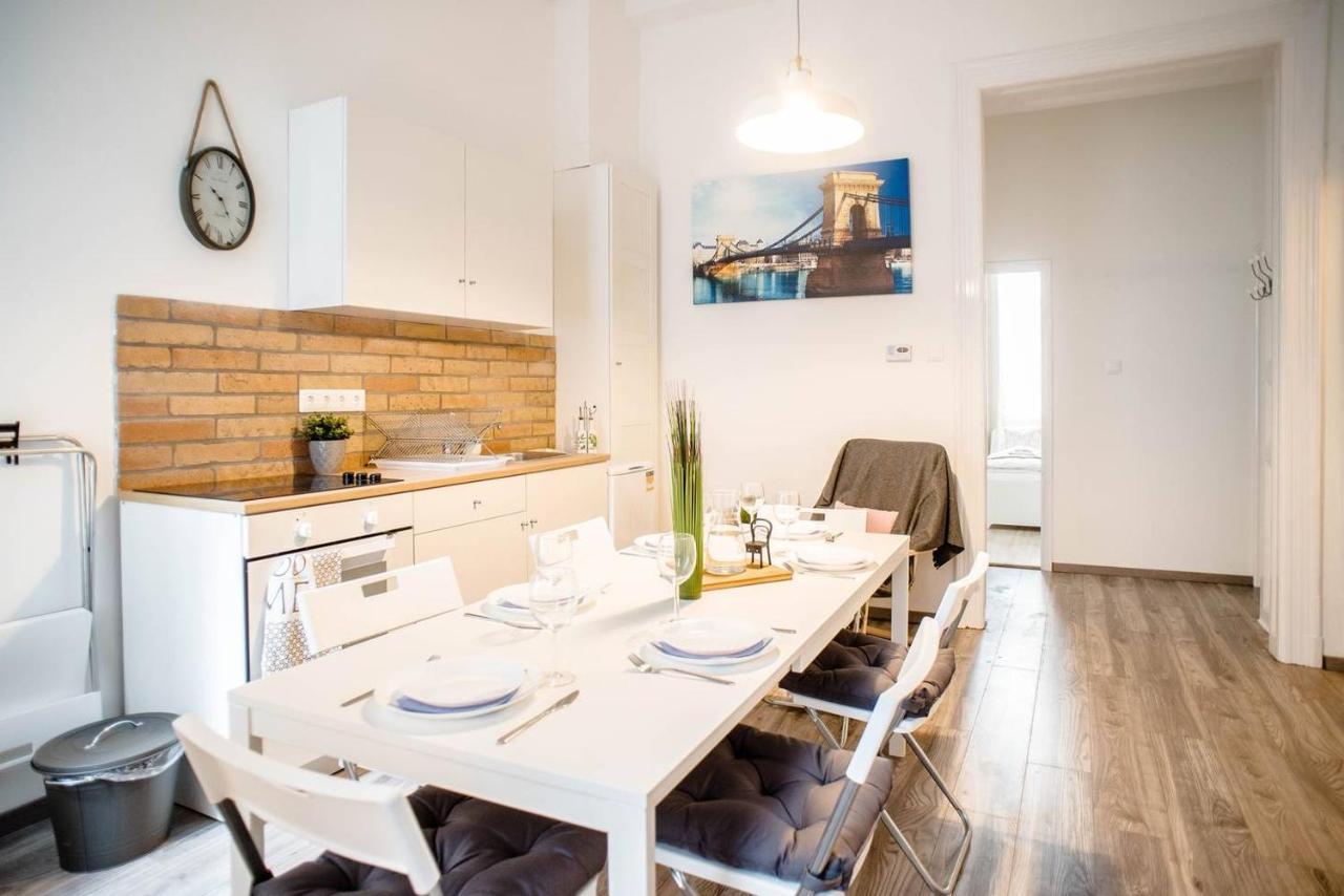 Comfy, Renewed 3 Bedroom Apt In Center Budapest Bagian luar foto