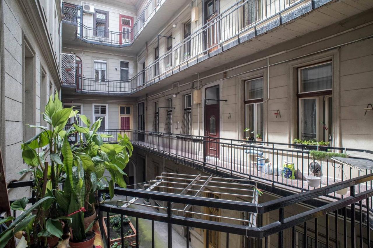 Comfy, Renewed 3 Bedroom Apt In Center Budapest Bagian luar foto